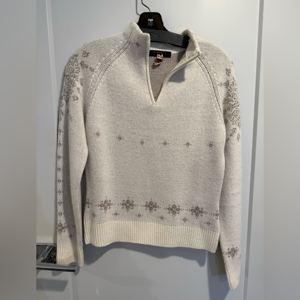 Metropolis Wool blend Ski sweater with faux fur neck line attachment. Size Small
